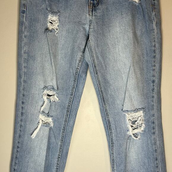 KanCan Light Wash Distressed Mom Jean Size 7 / 27 - Picture 8 of 12